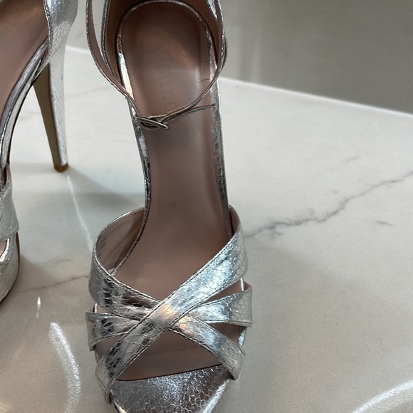Silver heels - Picture 3 of 6
